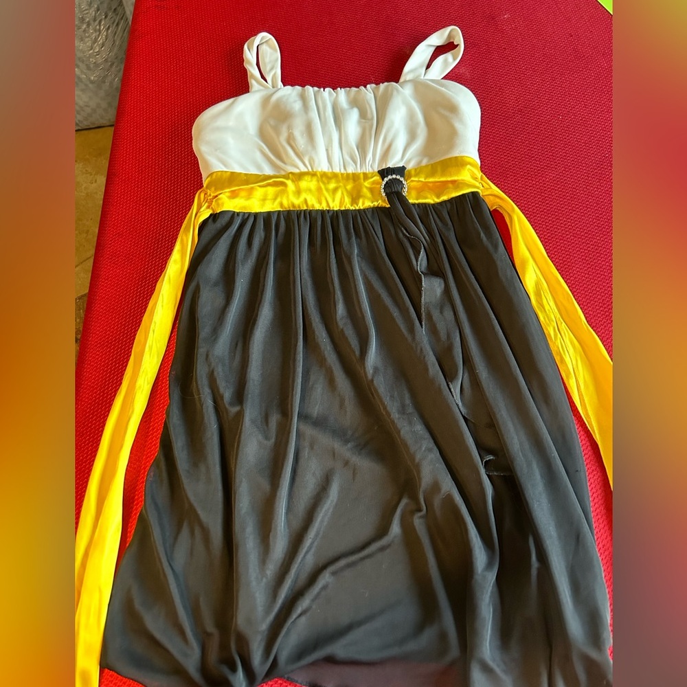 Black, Yellow, White Paper Doll dress size medium